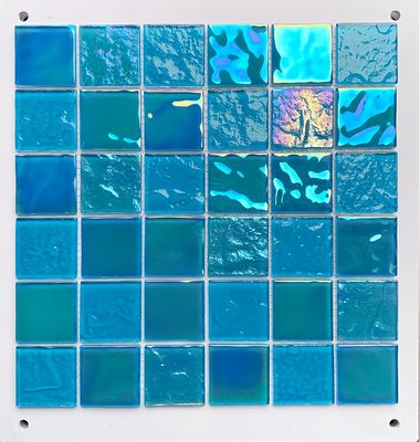 Mosaico con colore blu e funzione antibatterica