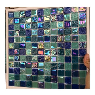 Piscine esterne mosaico in blu con delfini scintillanti e disegno quadrato