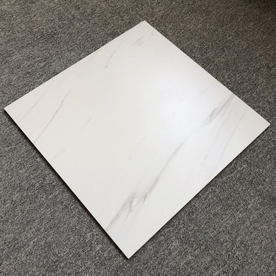 Assorbimento dell'acqua 0,5% 60x60 Piastrelle per piscina Modello nel modello di progettazione delle scale del pavimento
