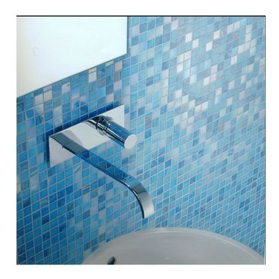 Piastrelle di piscina in vetro mosaica resistente agli acidi con disegno di delfino fatte a mano a Foshan