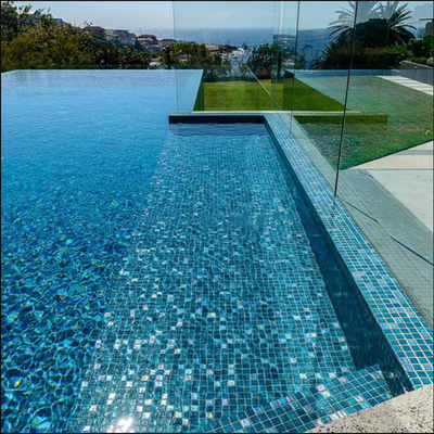 Bagno Doccia Spa Piscina Mosaico con piastrelle iridescenti Blu scuro Verde Arcobaleno Sinfonia