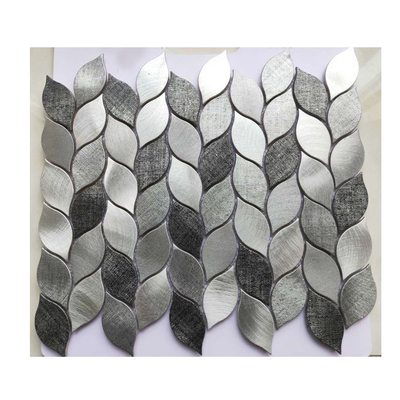 Forma di foglia mosaico metallico Backsplash Piastrella per la decorazione delle pareti interne Disegno irregolare