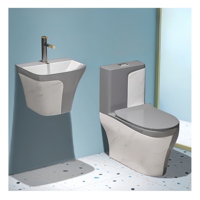 Bagno moderno in ceramica con vasca da bagno e vasca da bagno