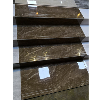 Moderna resistenza allo scivolamento delle scale esterne con piastrelle in ceramica lucente