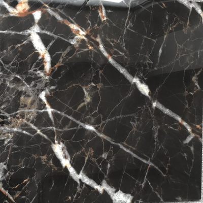 Piastrelle di porcellana di marmo nero e grigio setacciato l'aggiunta perfetta agli interni moderni
